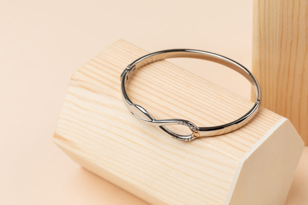 Bangle in silver color (to support the treatment of cancer patients) exxab.com
